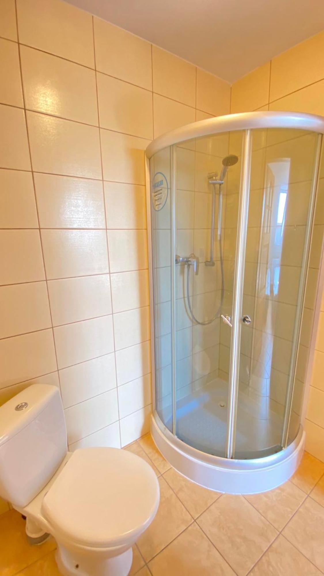 Pokoje Goscinne R10 レバ エクステリア 写真