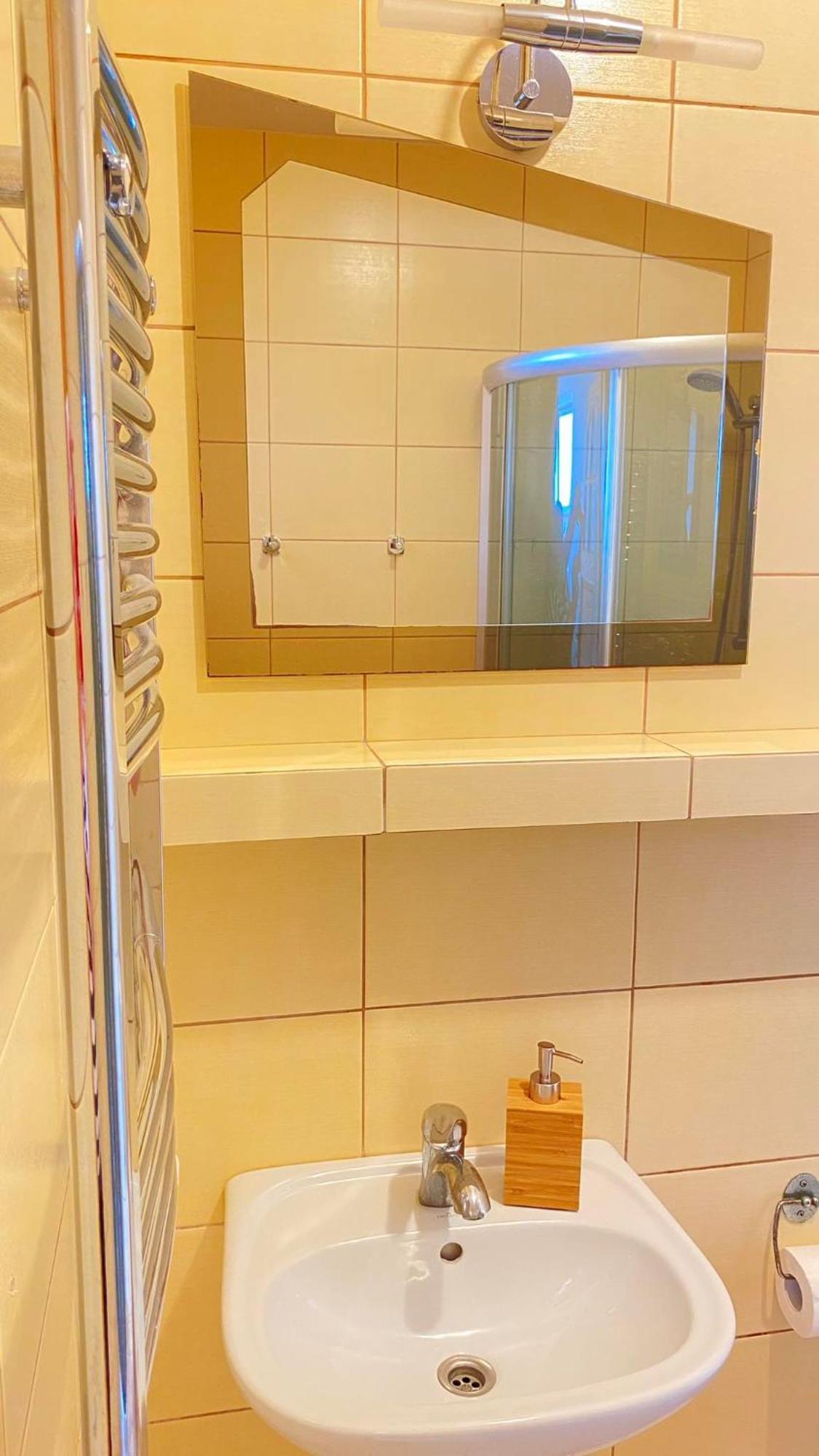 Pokoje Goscinne R10 レバ エクステリア 写真
